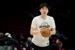 随行翻译:杨瀚森在挑战NBA的路上很刻苦 试训时6点多起床 1周6练