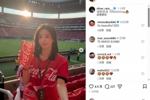 韩国歌手权恩妃现场观看世界杯比赛,为韩国队加油助威